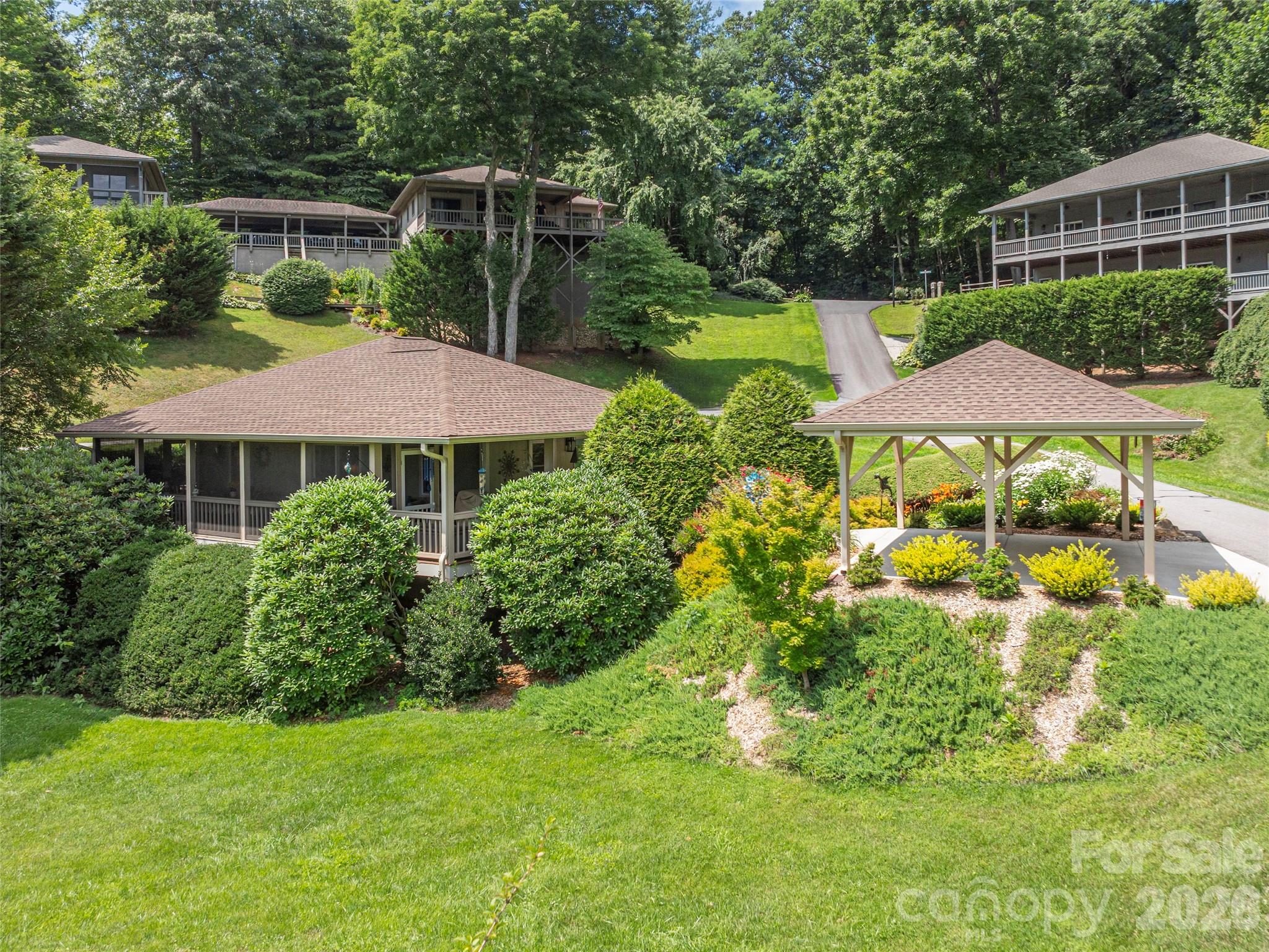 323 Hawks Crest Drive, Waynesville