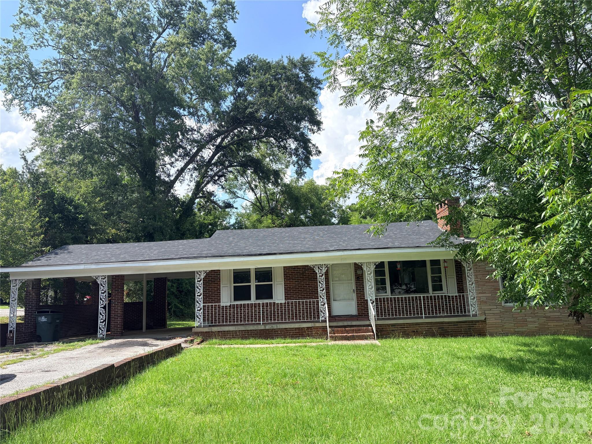 711 Arthur Boulevard