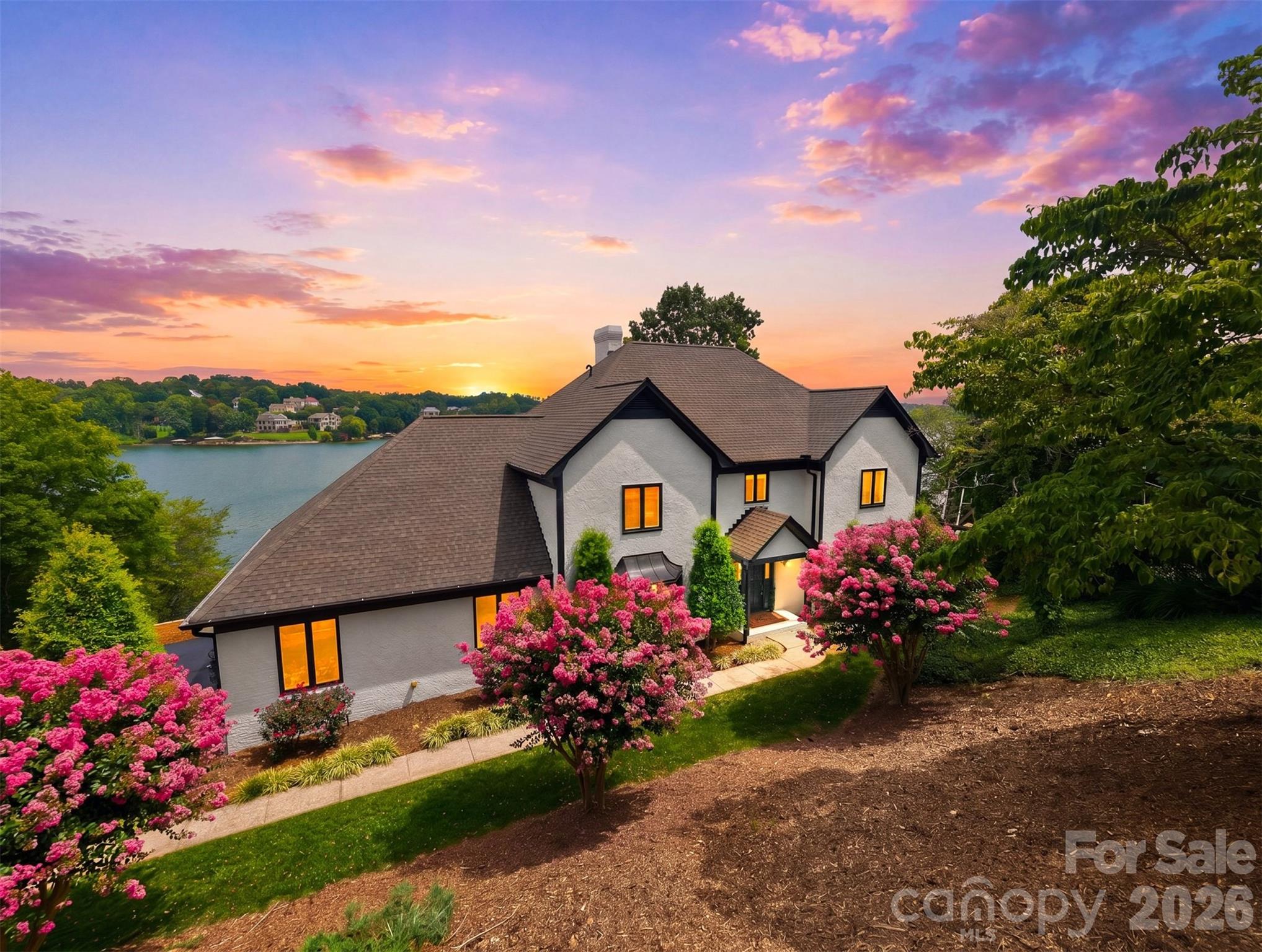 476 44th Avenue Drive, Hickory