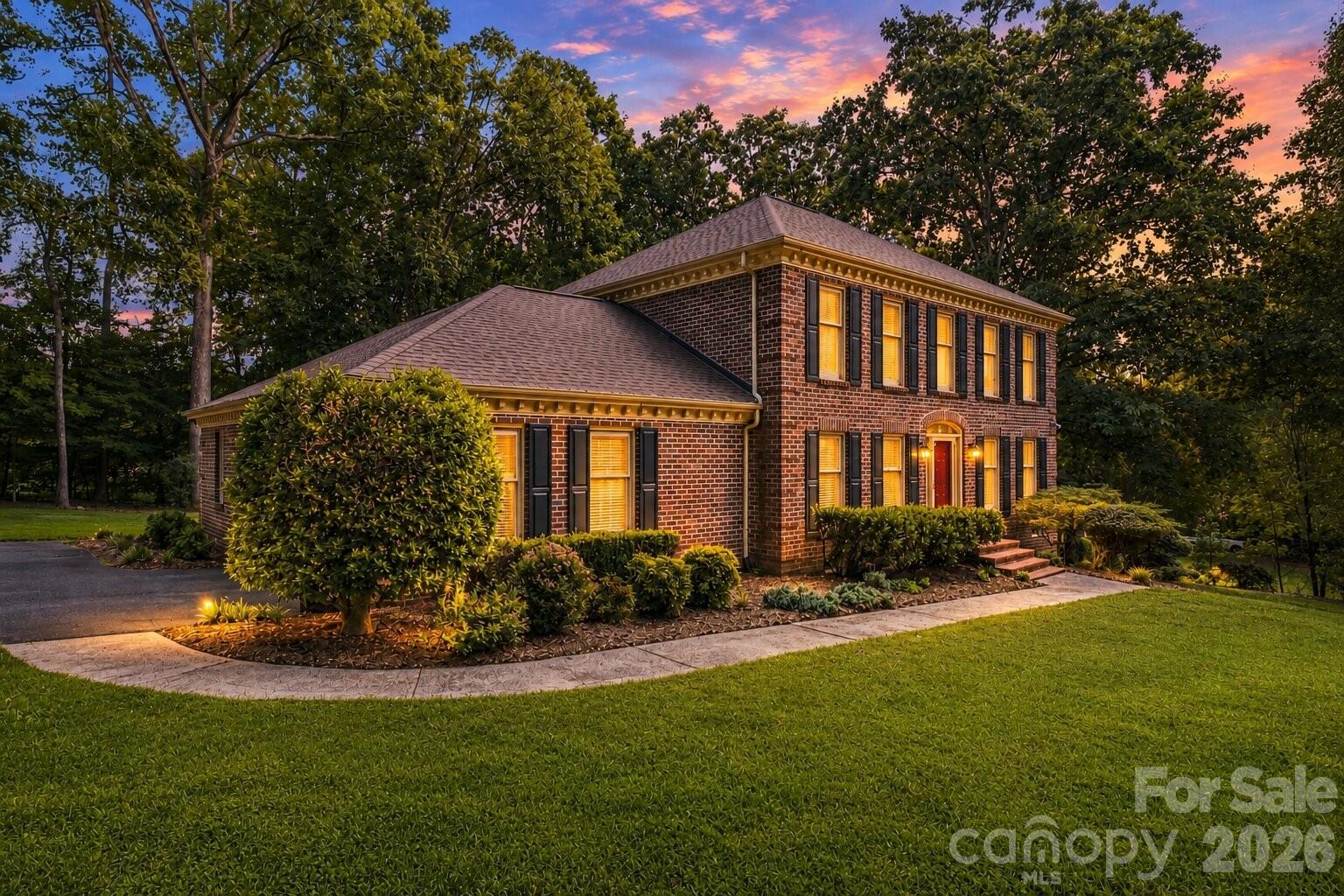 3906 Wandering Lane