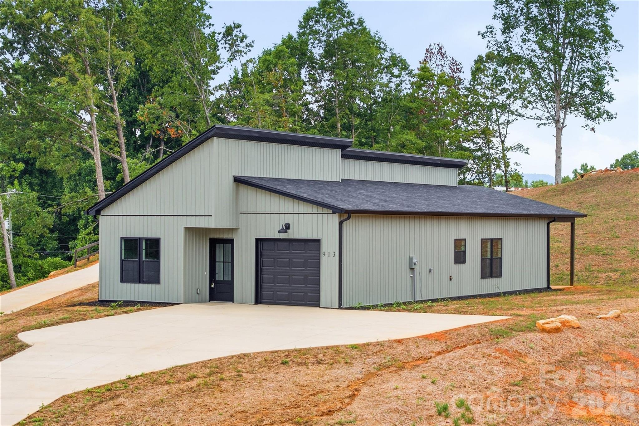 913 Overlook Drive