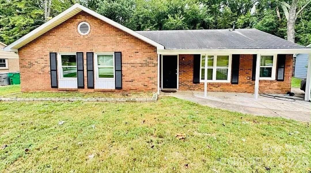 4824 Farm Pond Lane