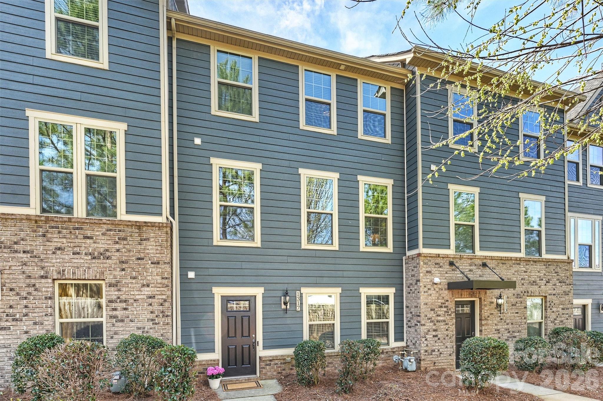1317 Queen Lyon Court