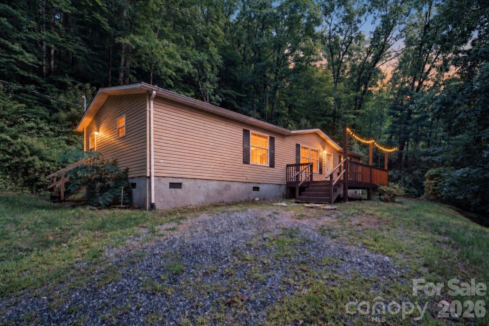 55 Twin Oaks Lane property