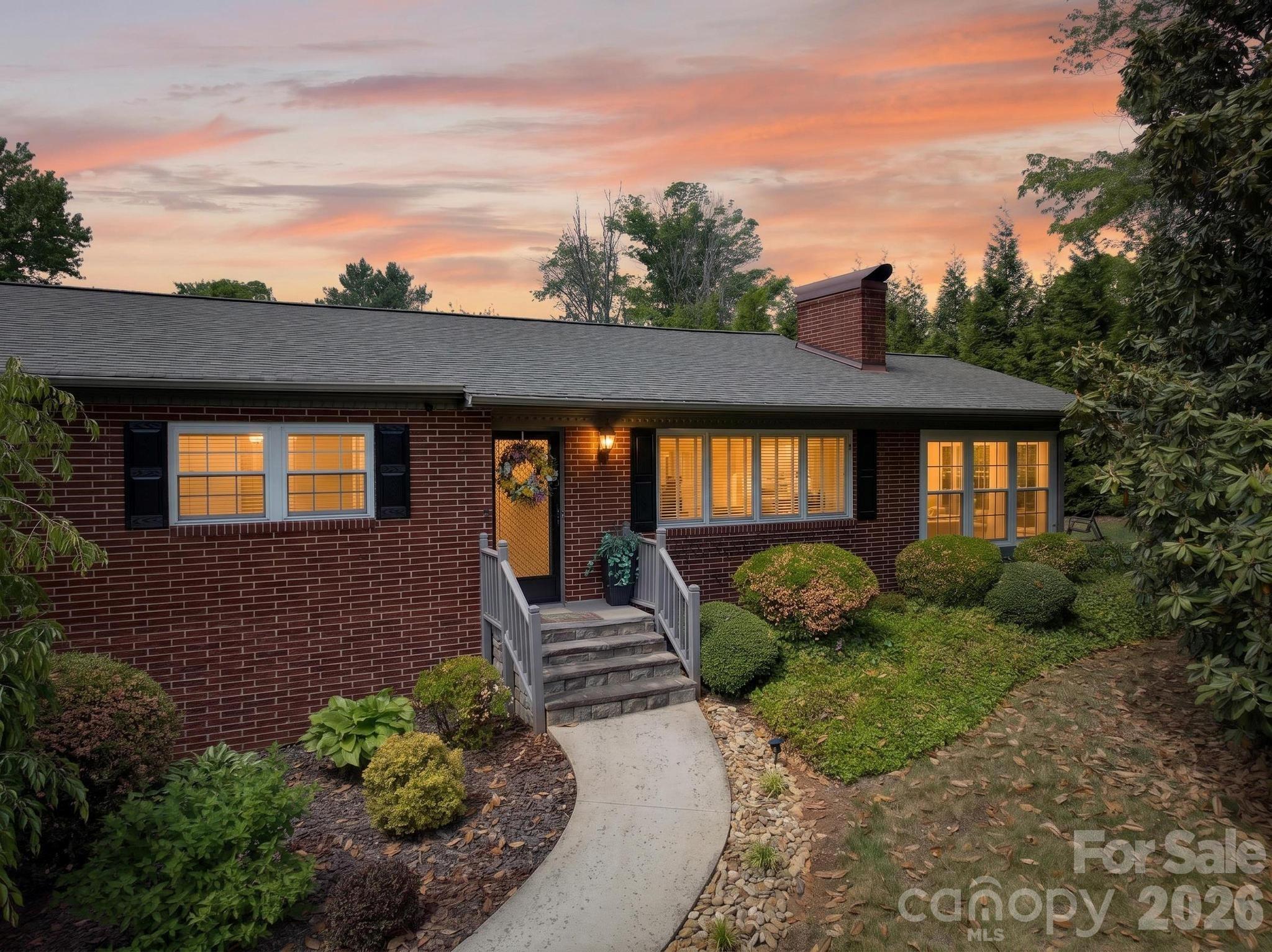 1818 Hickory Boulevard, Lenoir