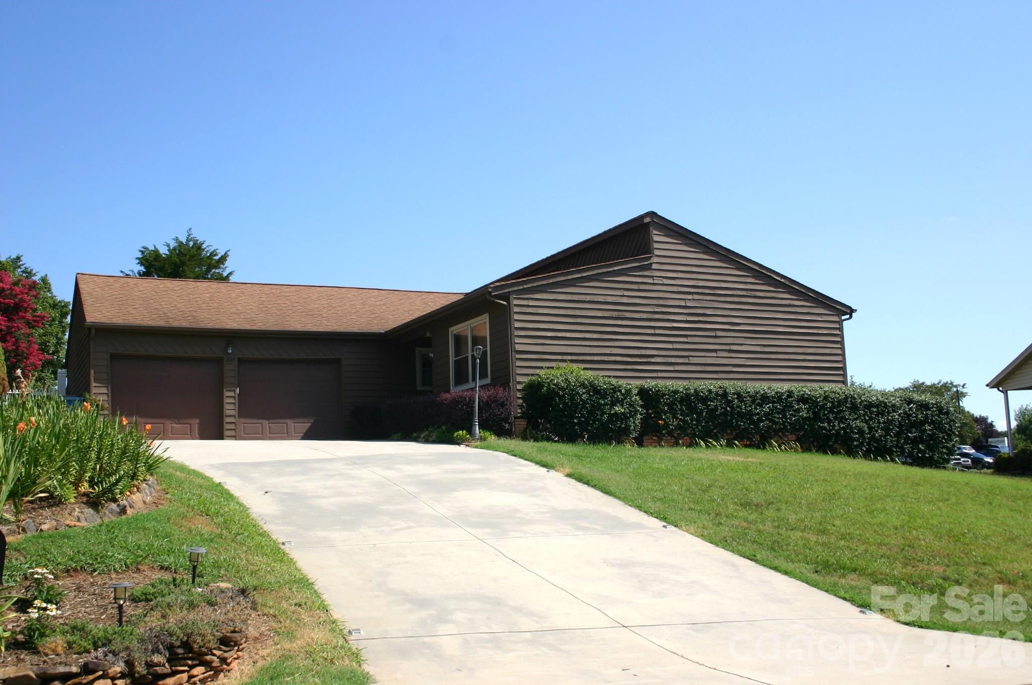 1647 Woodridge Circle