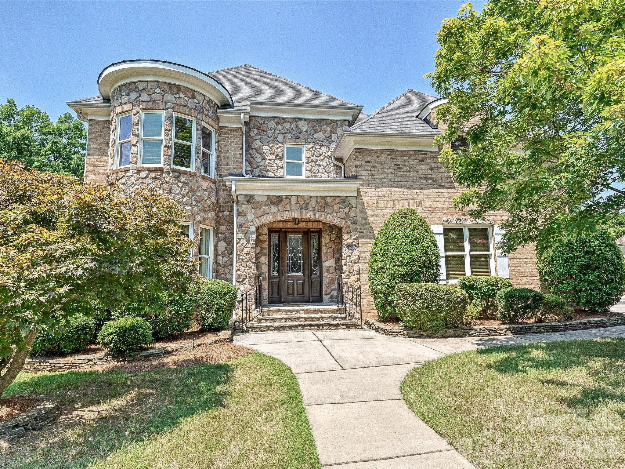 6806 Larrisa Court