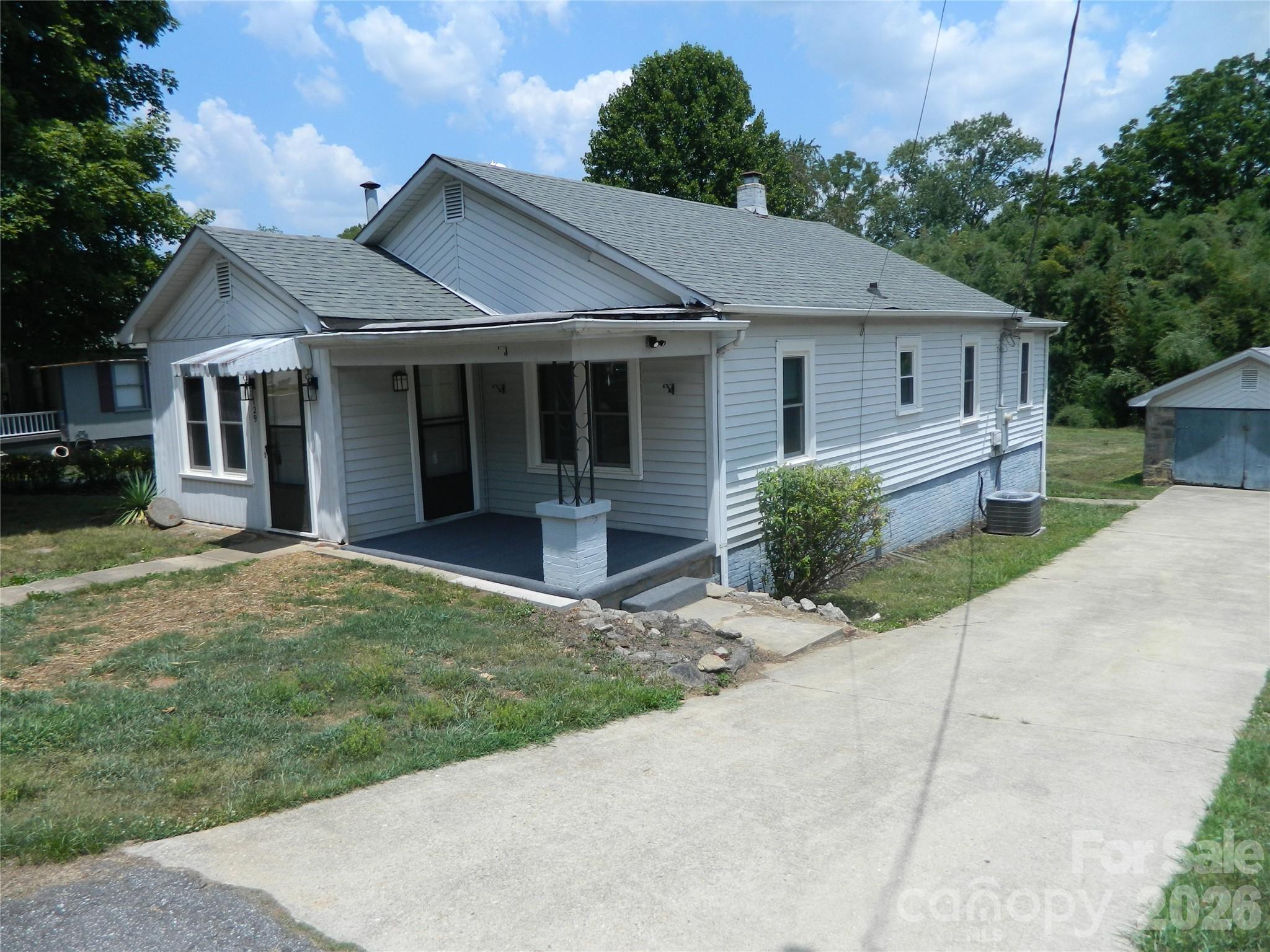 129 Edgebrook Place, Lenoir