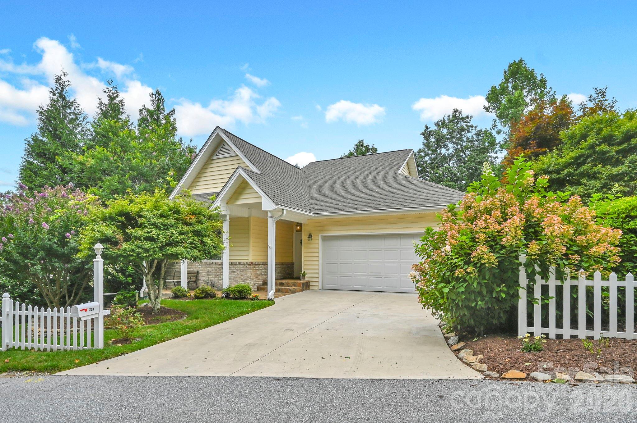 230 Carriage Summitt Way