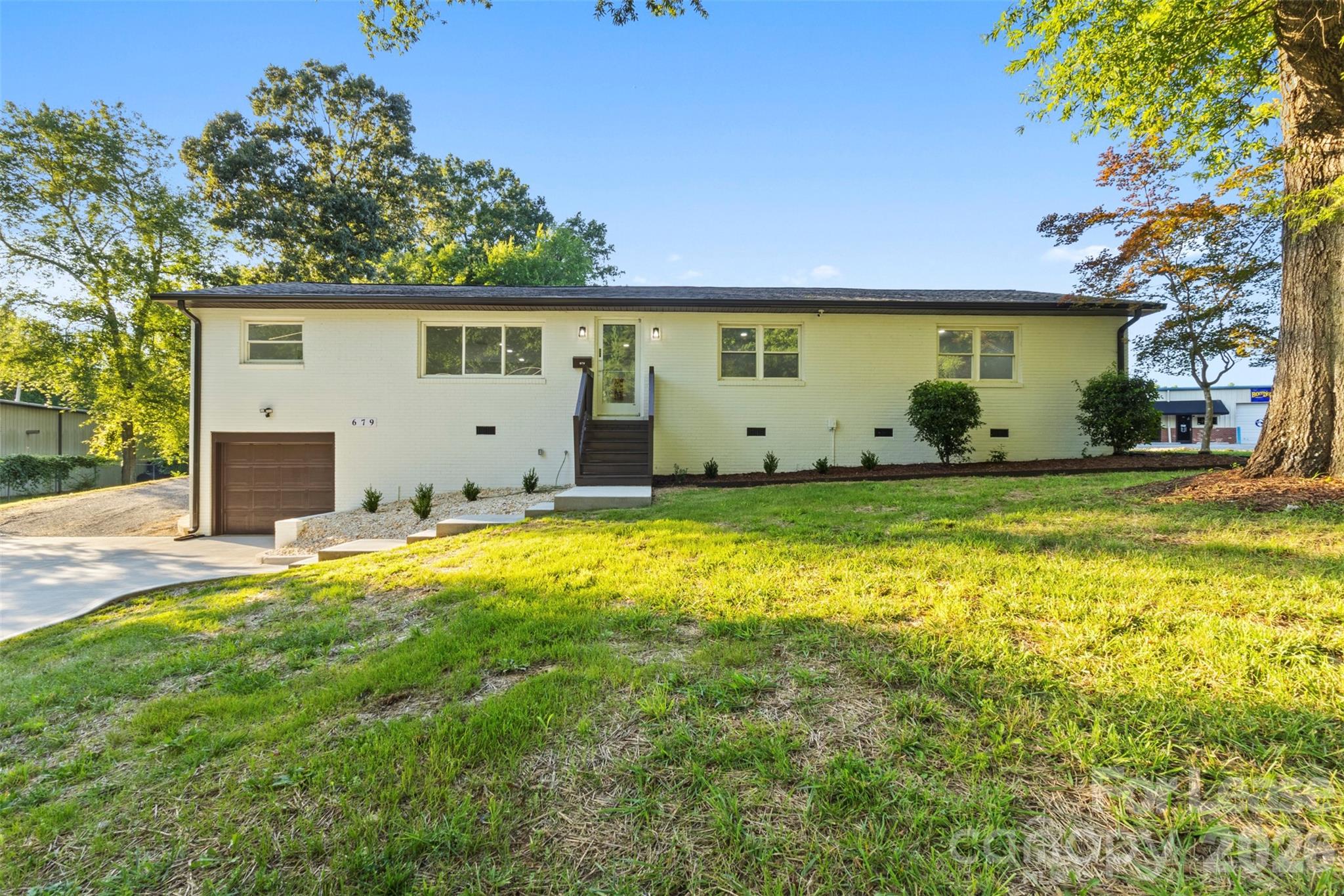 679 Oakridge Farm Highway