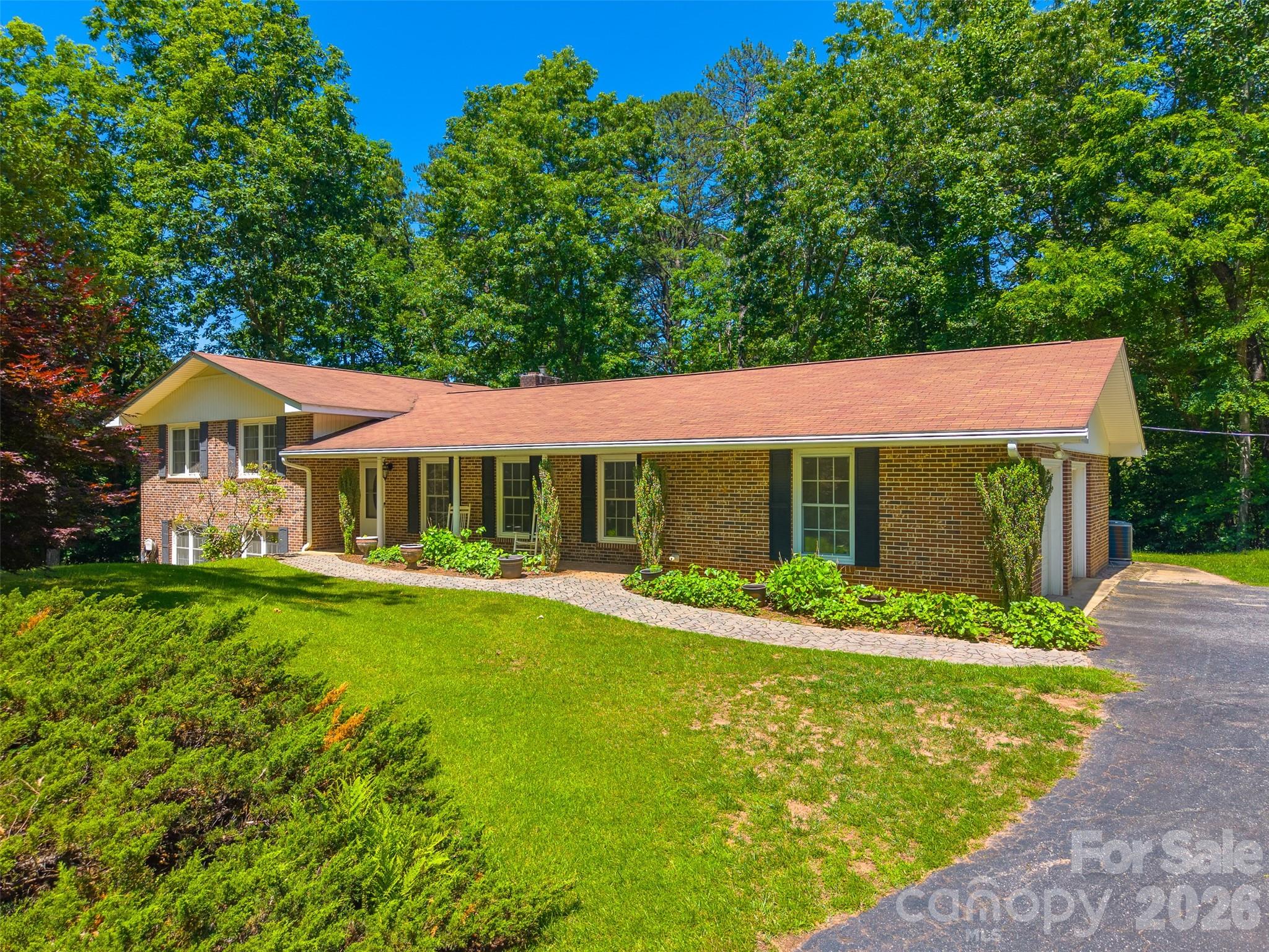 1747 University Heights Road