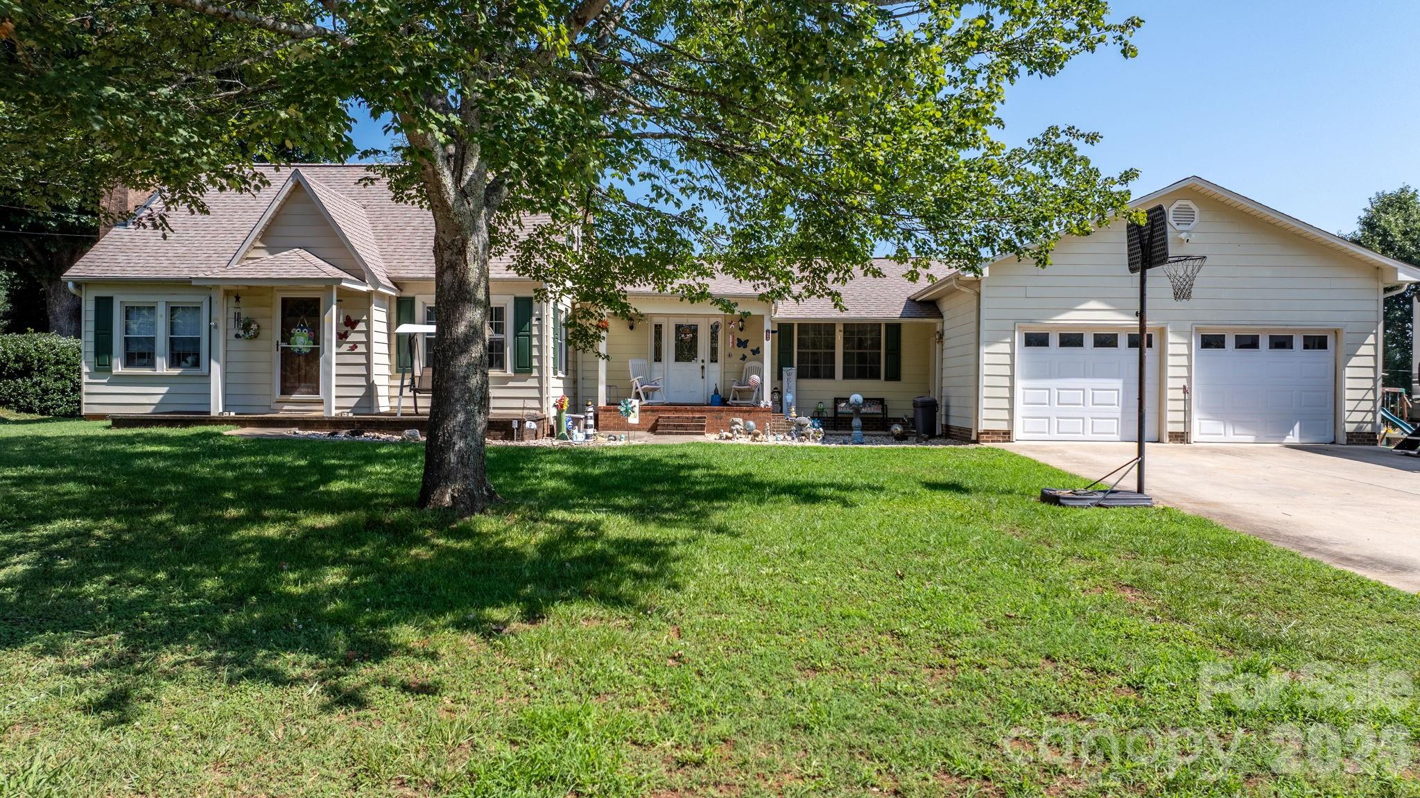 2504 Brentwood Circle, Lenoir