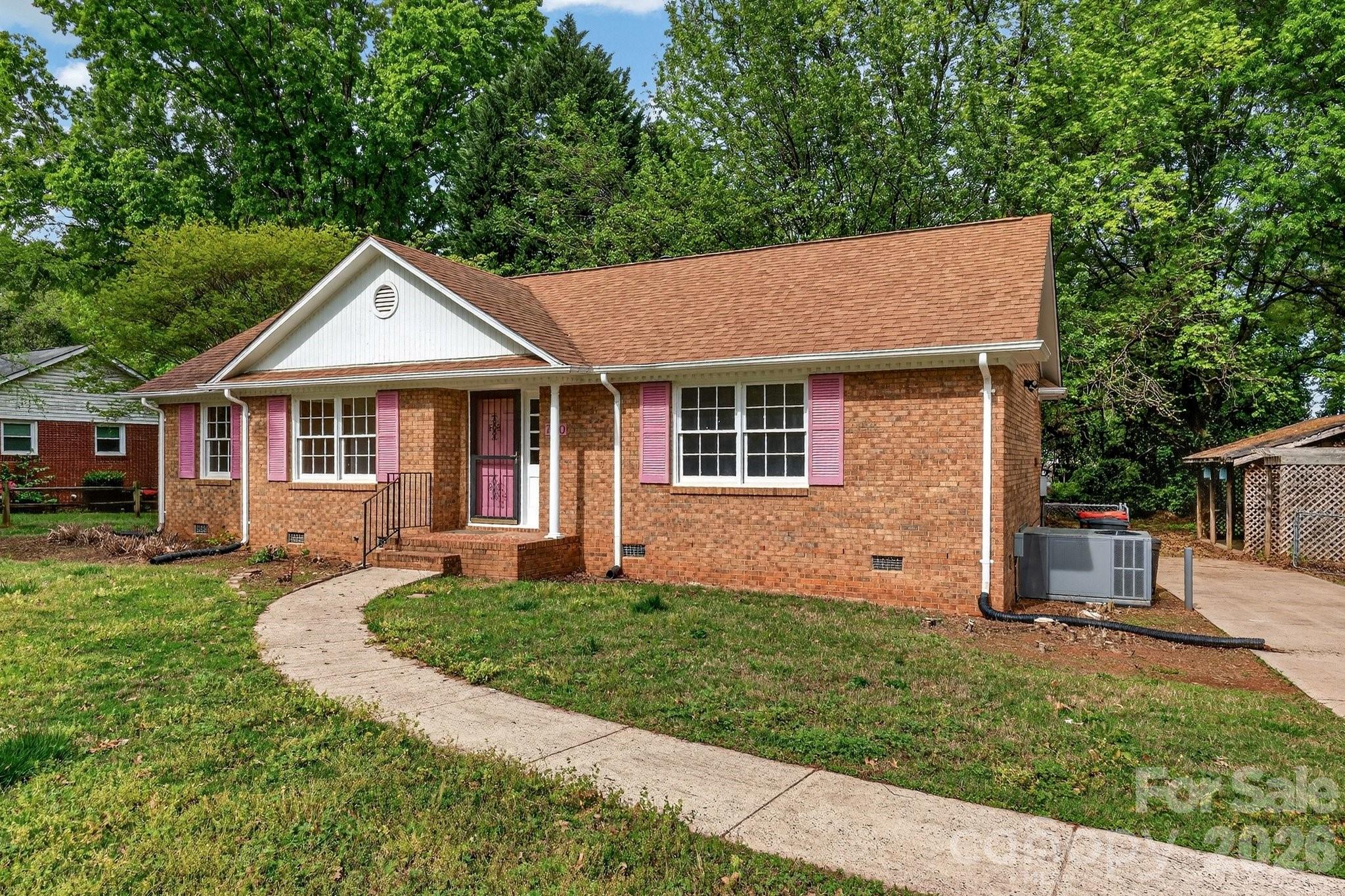 710 Twin Oaks Road