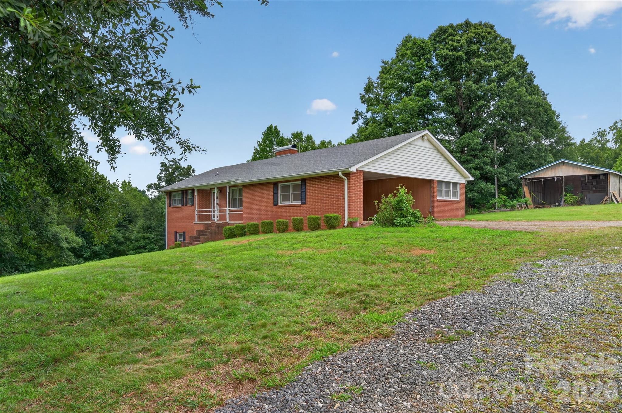 147 B And S Lane, Hickory