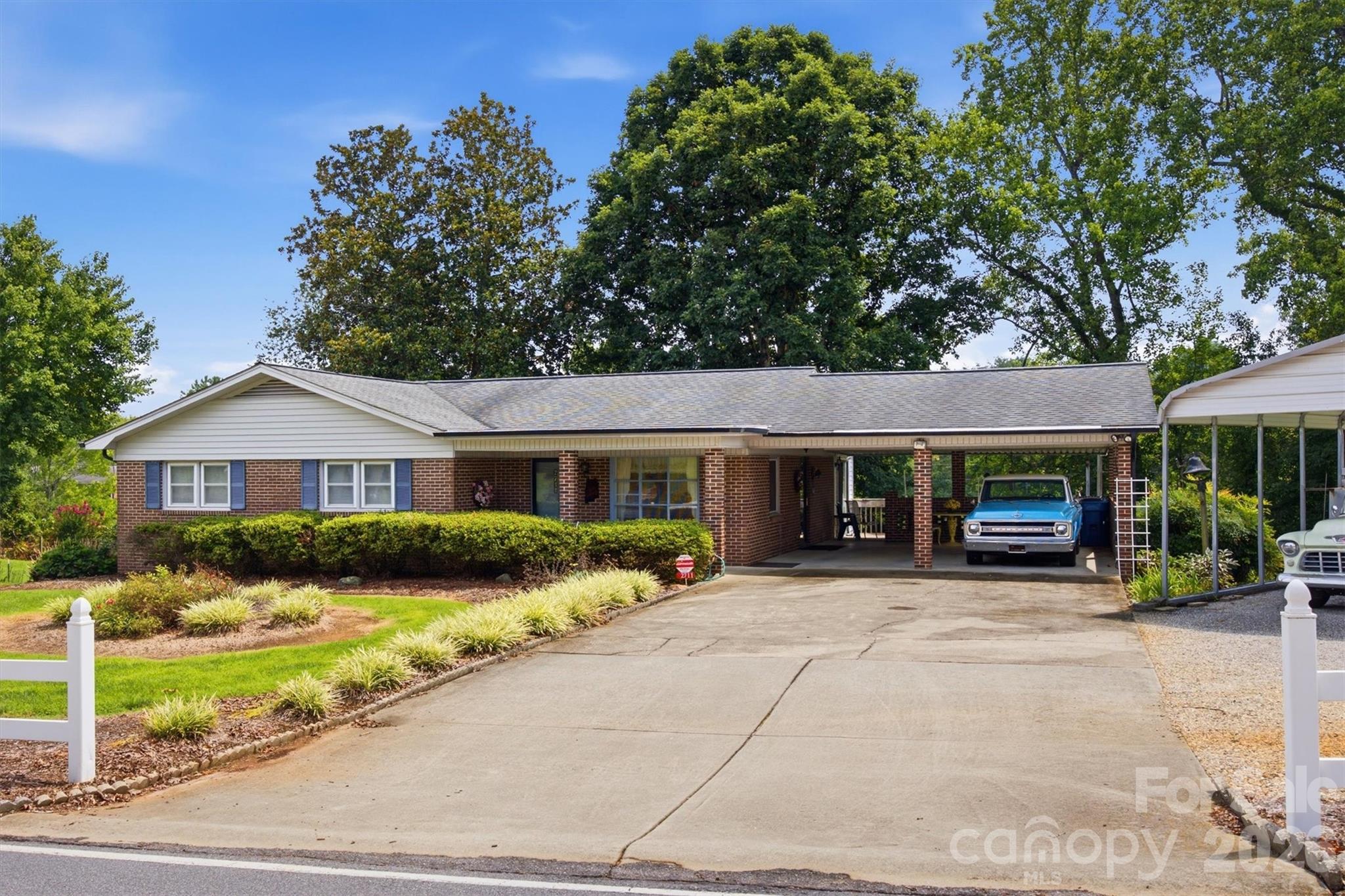 2711 Fairway Acres Circle