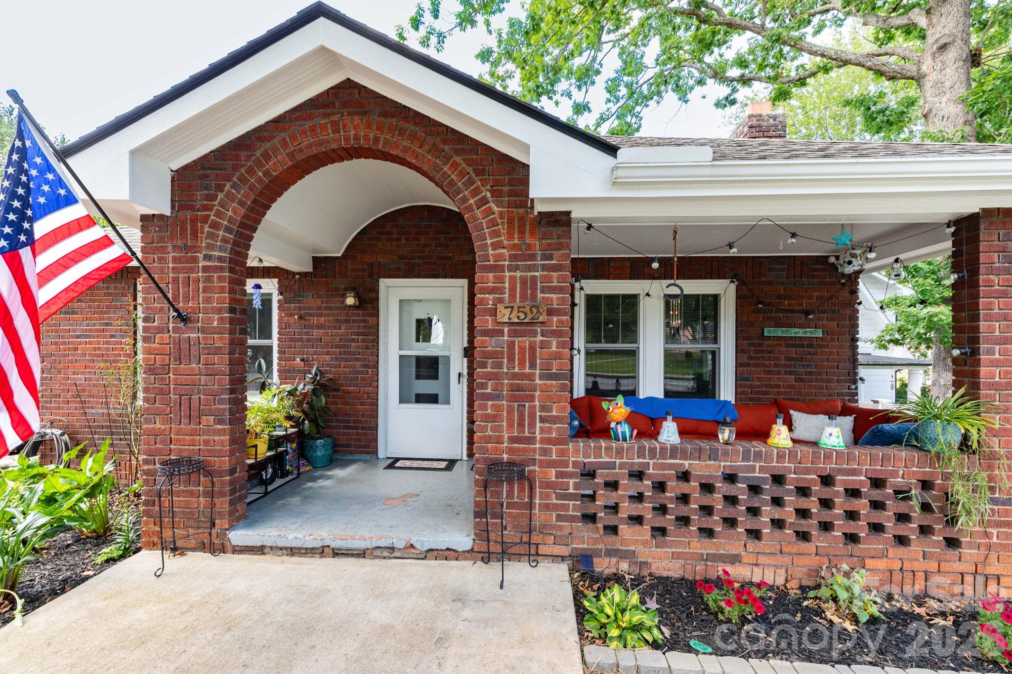 752 Fairview Road