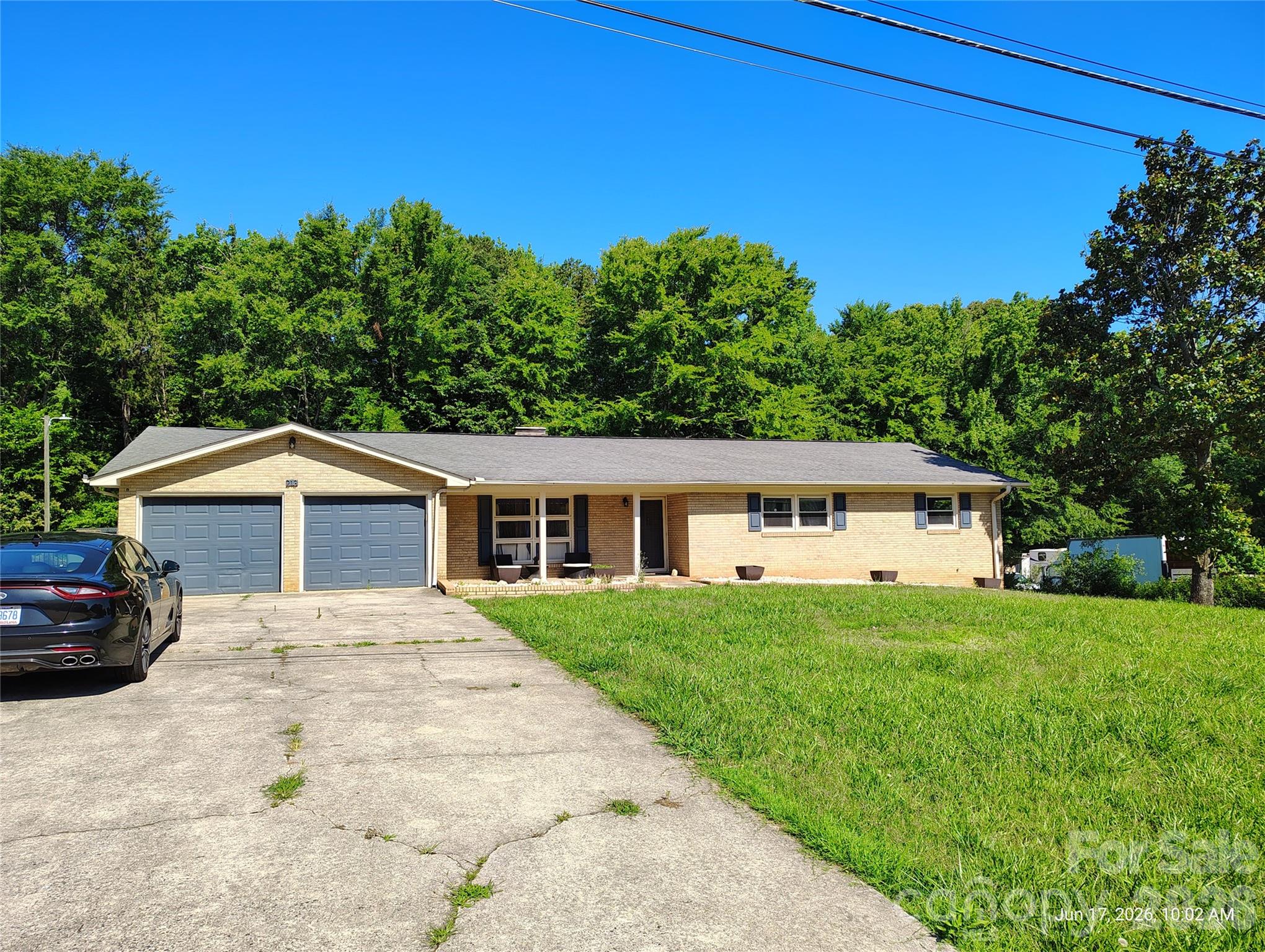213 Lakeview Drive