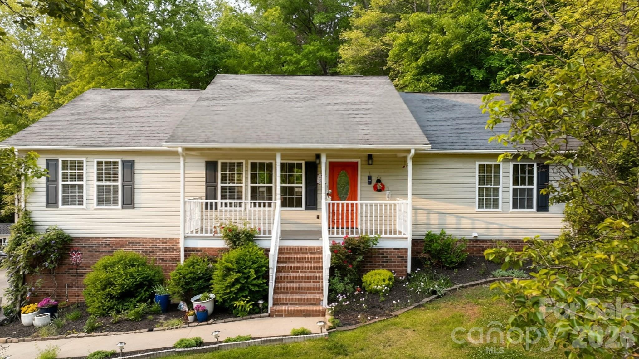 1011 Cambridge Court, Lenoir
