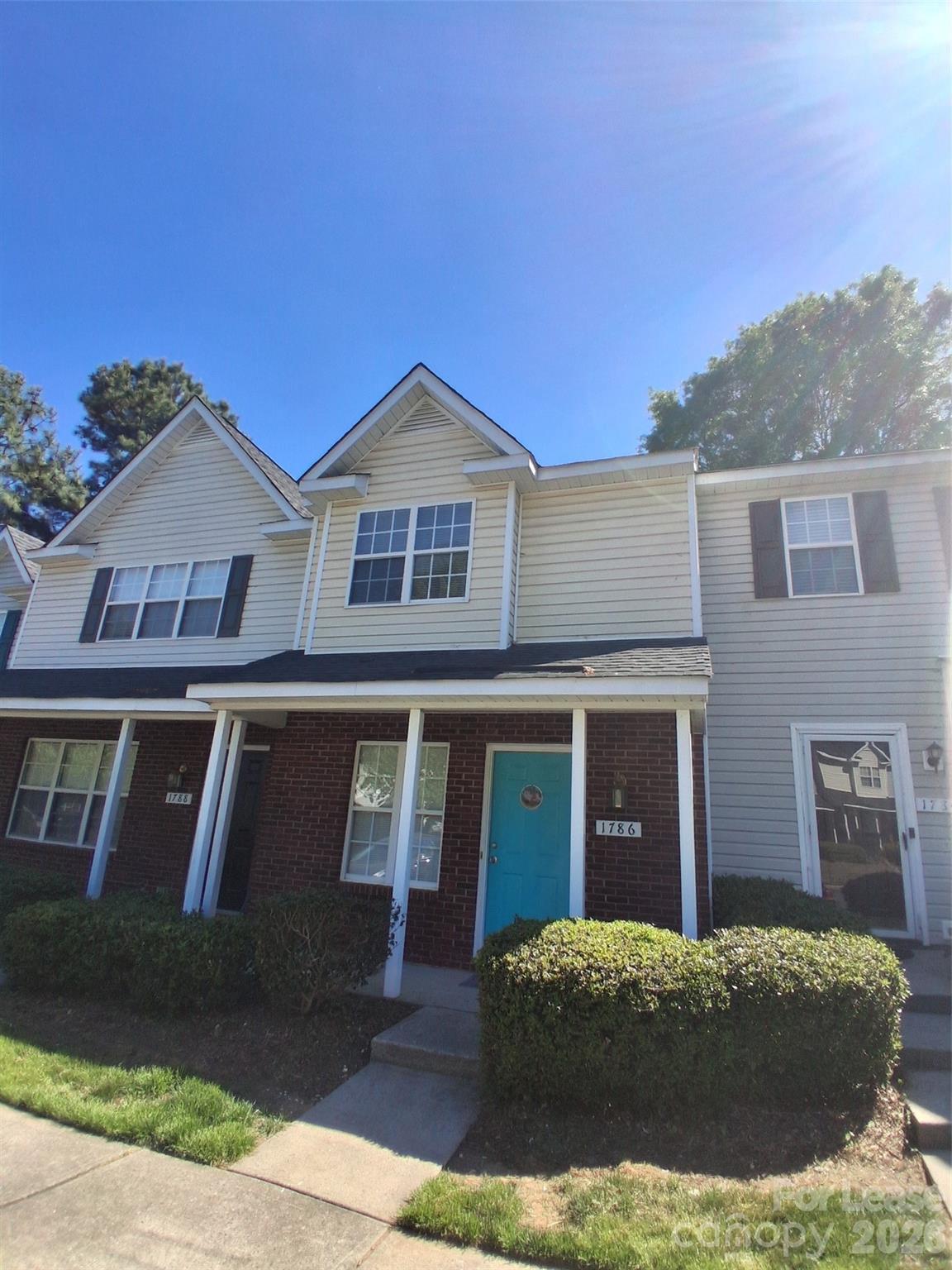 1786 Forest Side Lane