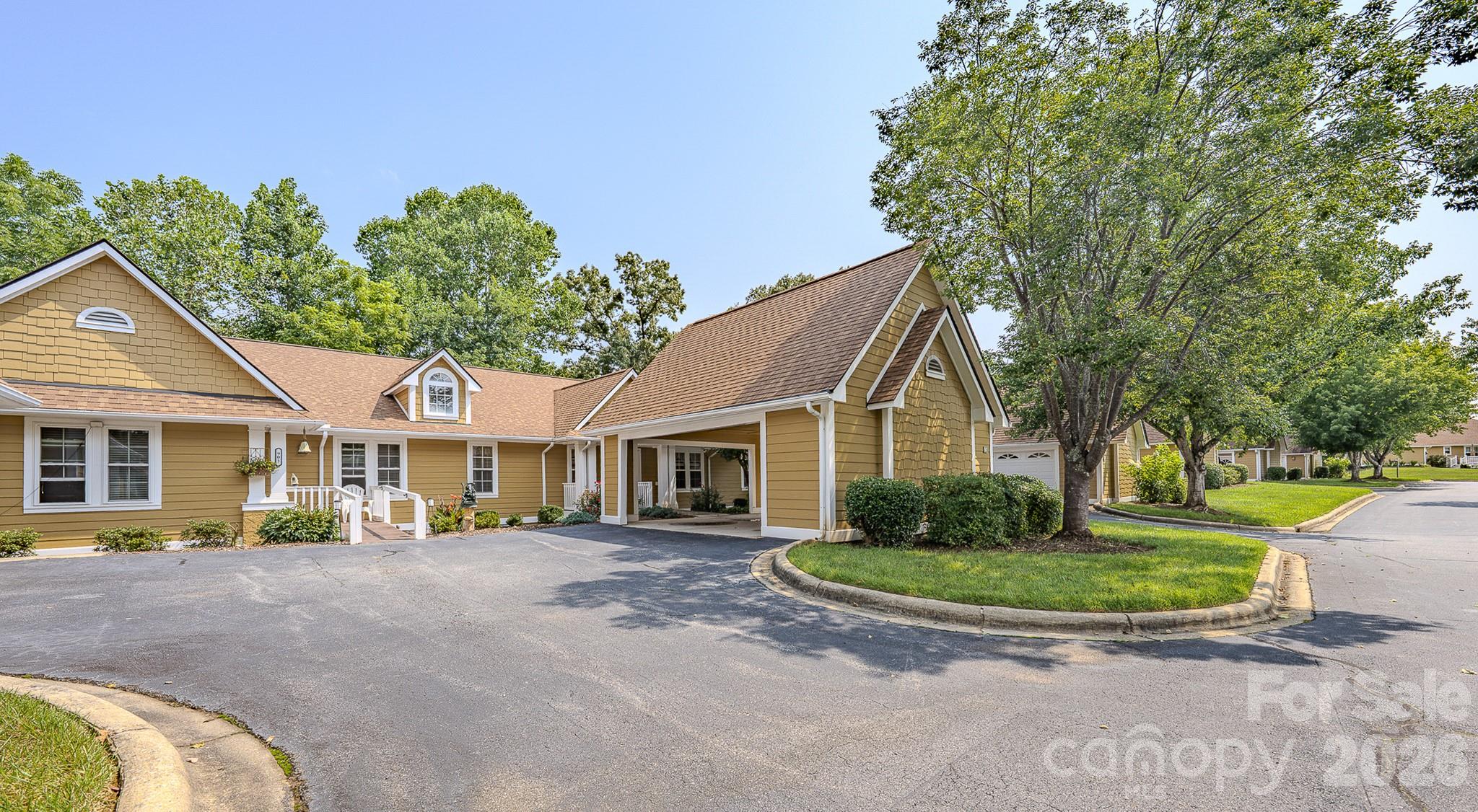 902 Woodlea Court